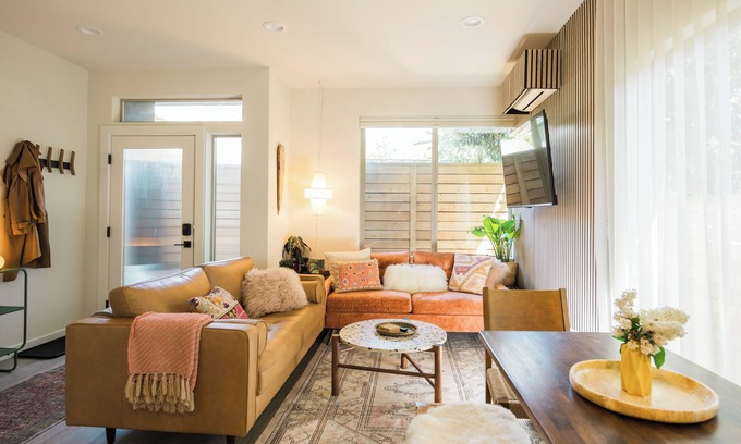 Roosevelt Casa | Rosie Townhouse + Family Zoo Passes!