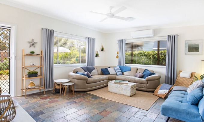 Callala Beach Casa | Roskell Retreat - Pet Friendly - 5 Mins Walk to Beach