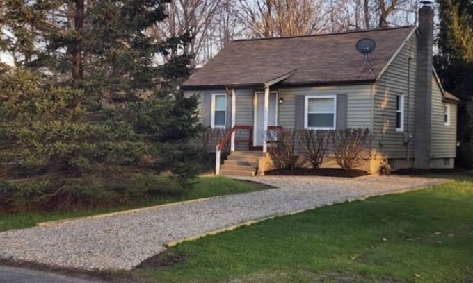 Madison-on-the-Lake Casa | Rosko Ranch 1/4 mi from Lake Erie. Minutes from wineries & GOTL