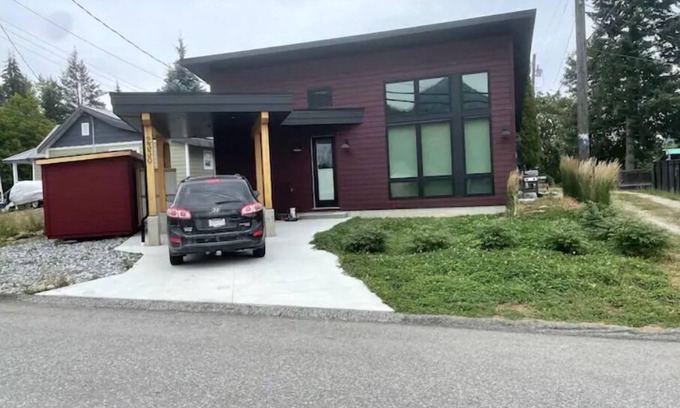 Rossland Casa | Rossland Mountain View - New 2-bedroom Home