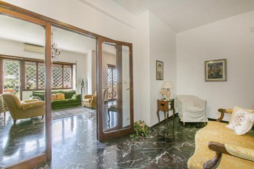 Tor di Quinto Apartamento | Rosso Levanto House