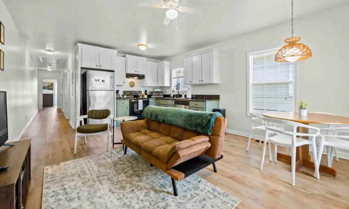 Rossville Casa | Rossville GA 10m > Chatt - King Bed - Pet Friendly
