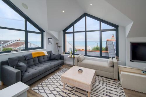 Cowes Casa | Rotherwood, Gurnard Seafront