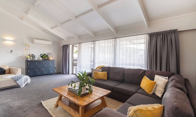 Kawaha Point Casa | ROTORUA - Blackwood Fairy Springs *****Family friendly holiday home*****