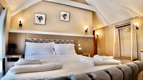 Fivelanes Hotel | Rough Tor - Rising Sun Inn