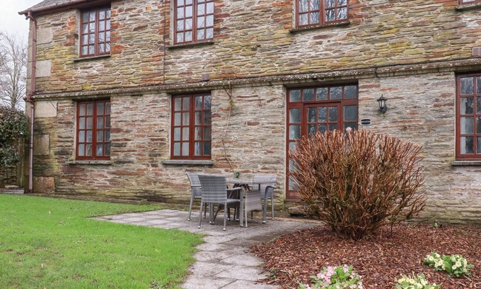 Saint Breward Cabaña | ROUGHTOR COTTAGE, family friendly, with pool in St Tudy