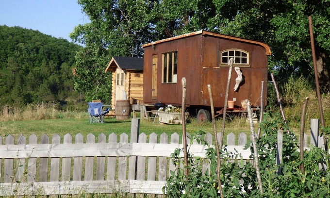 Puy-l'Eveque Casa | Roulotte at Domaine de la Borde