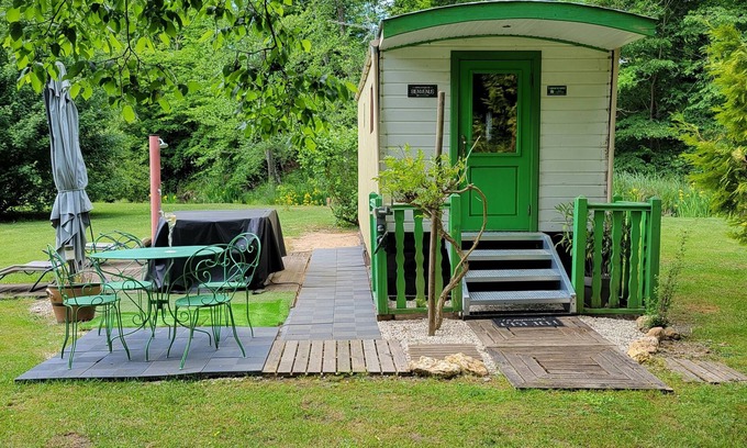 Bonny-sur-Loire Casa | Caravana en la fábrica de la fuente con el río y estanque para la pesca