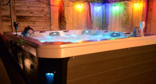 Porspoder Casa | Roulotte Gîtes O bien-être massage Spa Séjour bien-être en hébergement insolite roulotte Karantez ou en gîtes Melon ou Yock à 800 m des plages