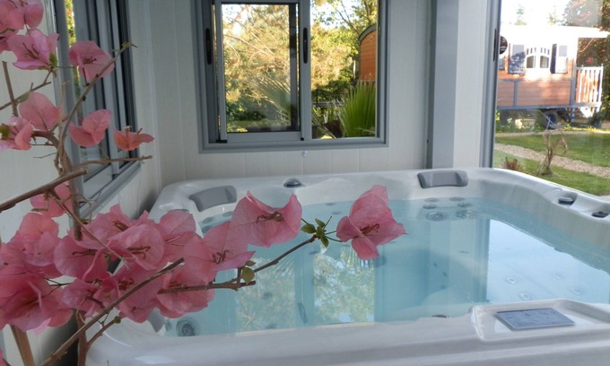 Doue-en-Anjou Casa | ROULOTTE GITE ACCESO JACUZZI PISCINA CUBIERTA PRIVADA Y CUBIERTA SAUMUR DOUE