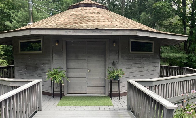 East Chatham Cabaña | Round House