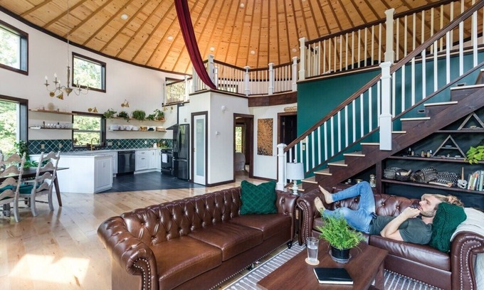 Saugerties Casa | Round House with Mountain Views & Hot Tub Secluded in the Forest
