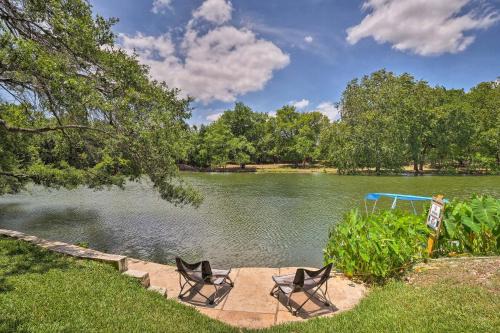 Brushy Bend Park Casa | Round Rock Lakefront Home with Water Toys and Fire Pit