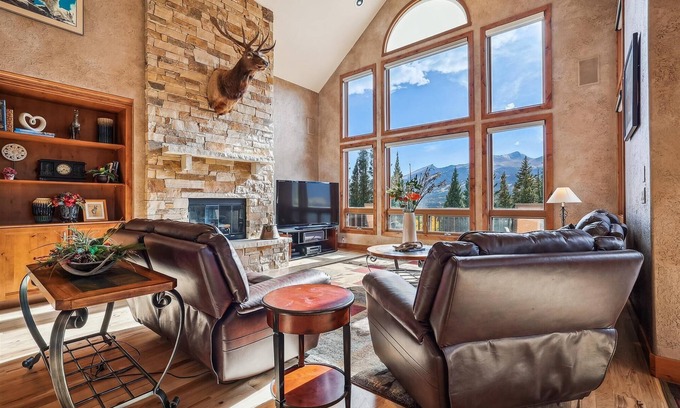 The Highlands Casa | Rounds Retreat - Ski Area Views-Private Hot Tub-Minutes from Town-Highlands Neighborhood.