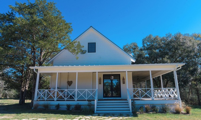 Round Top Casa | Roundtop show, Marburger Escape! 5 miles from downtown Roundtop!