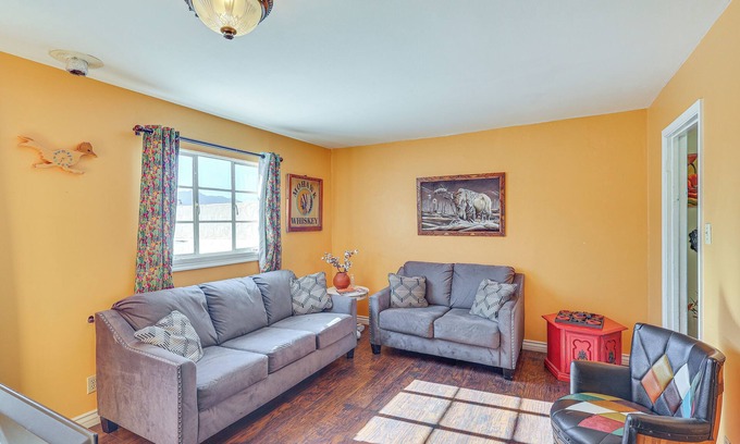 Kingman Apartamento | Route 66 Retreat Steps to Beale St in Dtwn Kingman