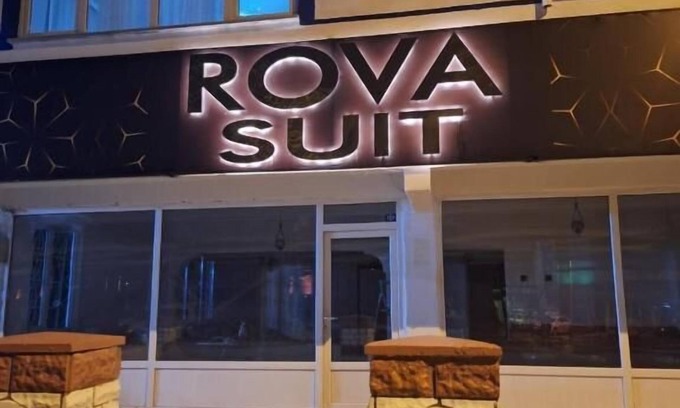 Tokat Casa | Rova Suit