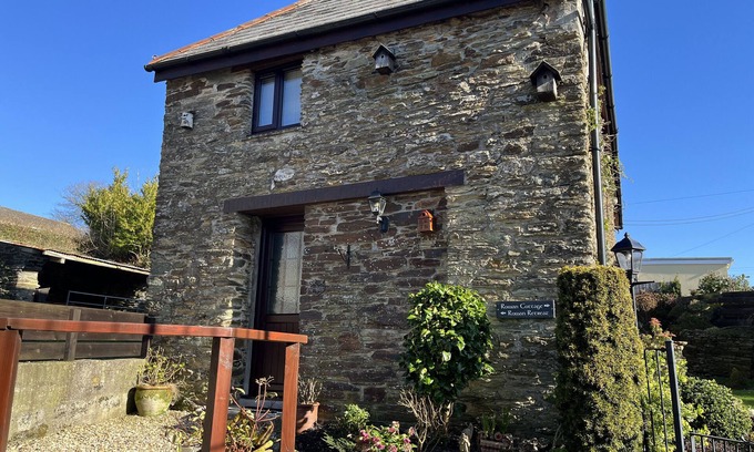 Lanreath Cabaña | Rowan Retreat - sleeps 2 - Nr Looe and Polperro