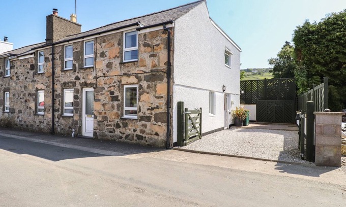Nefyn Cabaña | ROWARTH, pet friendly, character holiday cottage in Nefyn