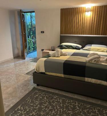 Naples Casa | Roy's Holidays Home