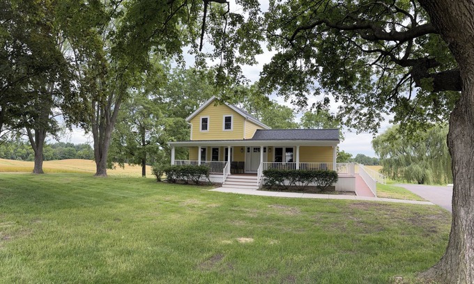 Baraboo Otro | Roy's Modern Farmhouse by Devil's Lake