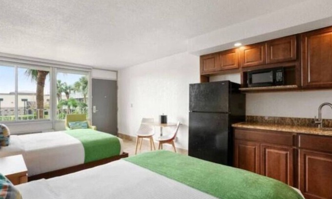 Historic Downtown Kissimmee Hotel | Royal 7 Wonderful Apart/Hotel with pool