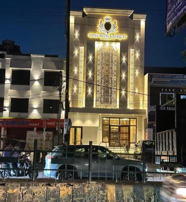 Meerut Cama Y Desayuno | Royal 9 hotel & Banquet