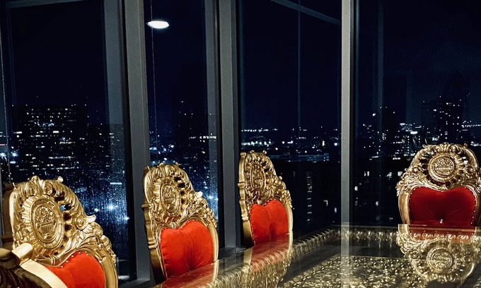 Uptown Apartamento | Royal and romantic skyrise in the Galleria Houston area