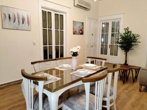 Downtown Cairo Apartamento | Royal Apartment in Talaat Harb Downtown Cairo