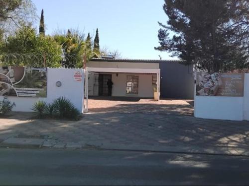 Universitas Casa | Royal Bafokeng Guest House
