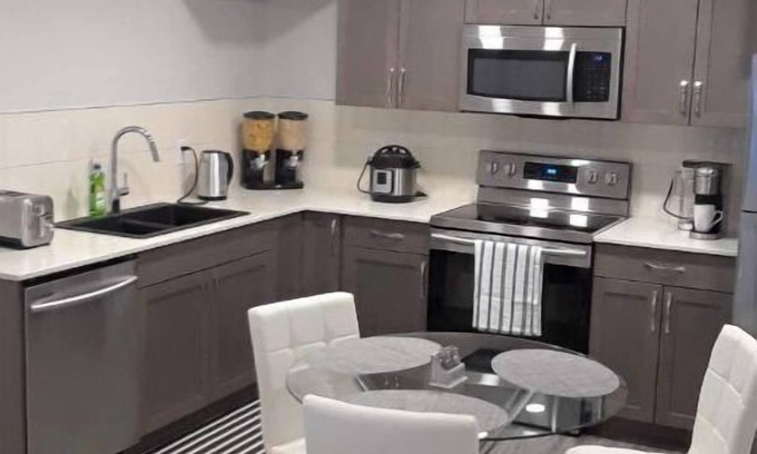 Northwest Edmonton Casa | Royal Castle Suites