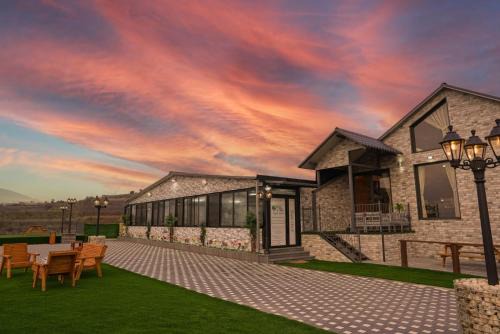 Buq'ata Casa | Royal cloud