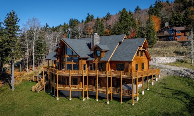 Snowshoe Cabina | Royal Explorer Lodge Ski-in/Ski-Out Slope-side!! Snowshoe’s Premier Luxury Cabin