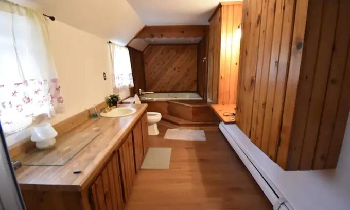Mount Hope Cabina | Royal Garden Main Cabin
