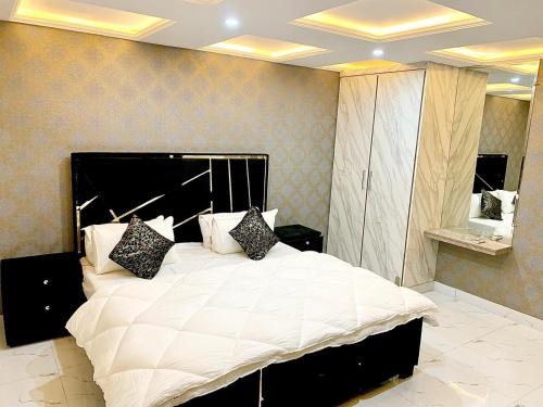 Bahria Town Apartamento | Royal Height Residence Luxury Hotel Apartments