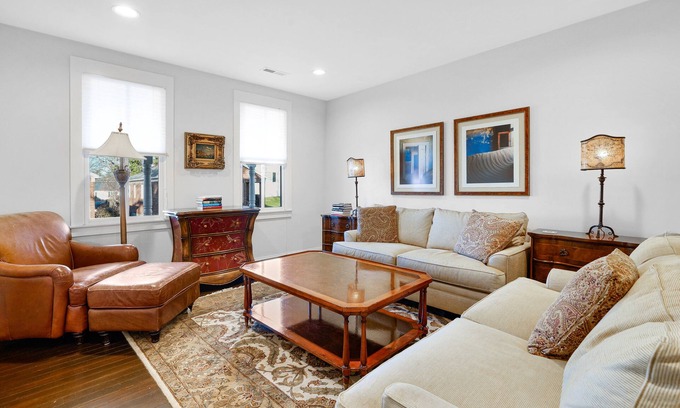 Leesburg's Old and Historic District Cabaña | Royal Heritage Home @ Historic Leesburg