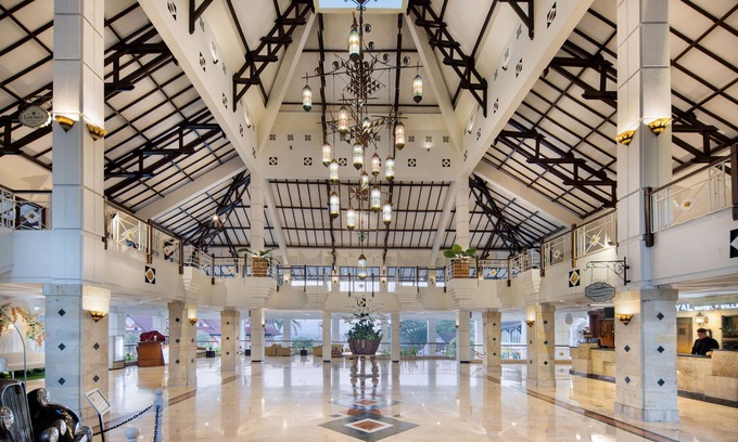 Sidomulyo Complejo | Royal Orchids Garden Hotel & Condominiums