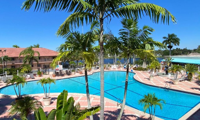 Royal Palm Beach Hotel | Royal Inn Hotel