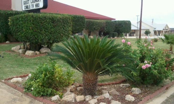 Pearsall Hotel | Royal Inn Pearsall