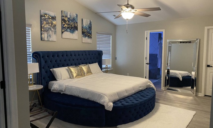 Hampton Casa | Royal King&Queen bed Luxury Resort 5 mins to beach
