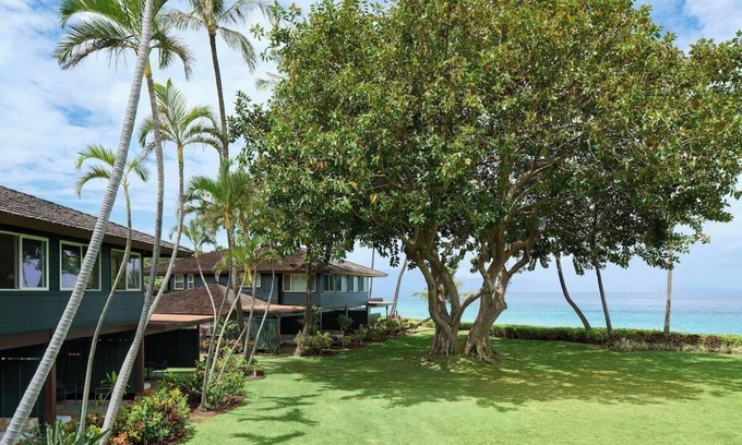 Lahaina Hotel | Royal Lahaina Resort, Royal Bungalow Oceanfront Doubles, Outdoor Pool