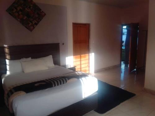 Livingstone Casa | Royal olimpia