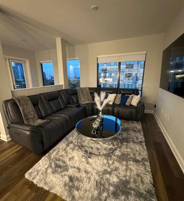 Buckhead Village Apartamento | Royal Palace & Luxury Car Rentals