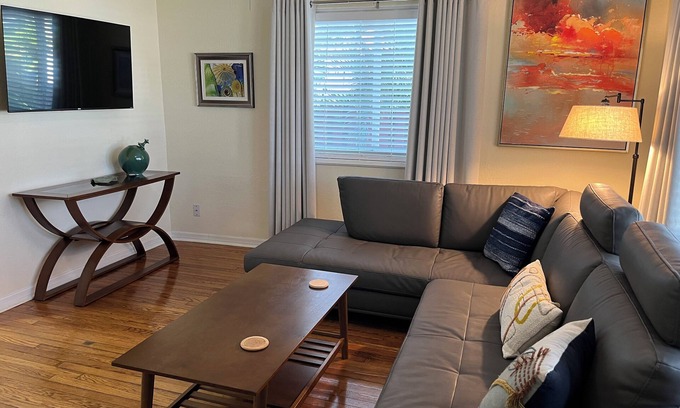 Altamont Manor Apartamento | ¡HERMOSO Y LIMPIO! ENORME APARTAMENTO DE PALMA REAL ~ 2HAB ~ CAMAS DE REY Y REINA ~ 2 BA ~ COCINA COMPLETA