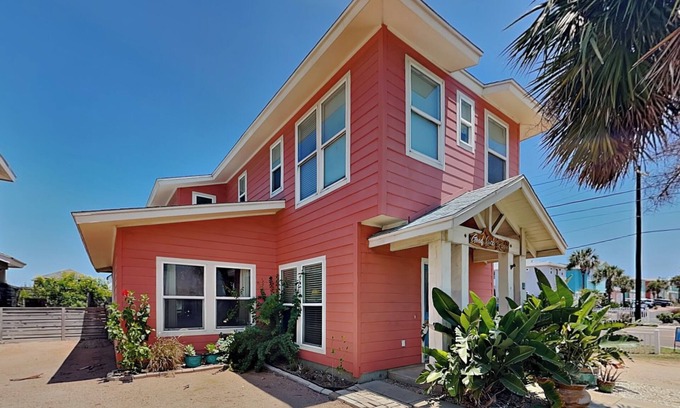 Port Aransas Casa | Royal Palm | Pet Friendly, Pool Access