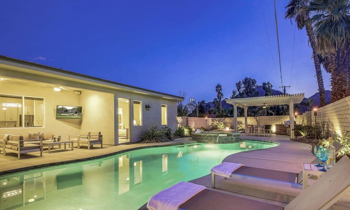 Desert Club Estates Casa | Royal Palms: Pool, Spa, PingPong, Fire Pit, Games!