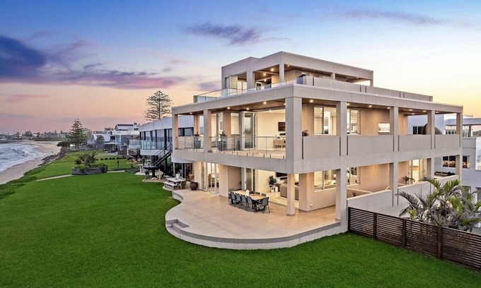 The Entrance North Casa | Royal Retreat: Luxury Beachfront View