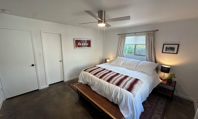 Parker Lane Casa | Royal Retreat – Luxe 2BR 5 mins to Downtown