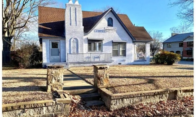 Russellville Casa | Royal's Weekender