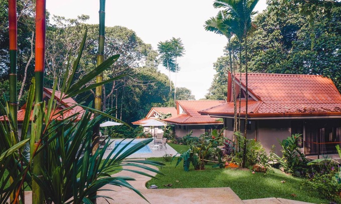 Dominicalito Casa | Royal Sabitha, Private Luxury Jungle Oasis w/pool & yoga deck! 5min from Surf! Dominical